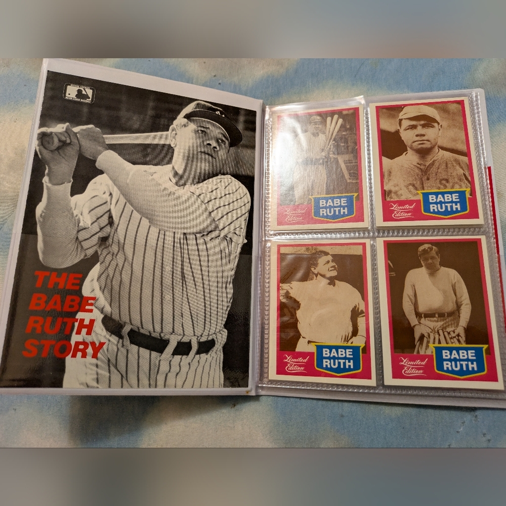 Babe Ruth Yankees Striped Binder - Picture 2 of 10